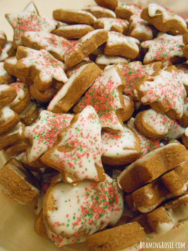 Mini Iced Gingerbread Cookies 